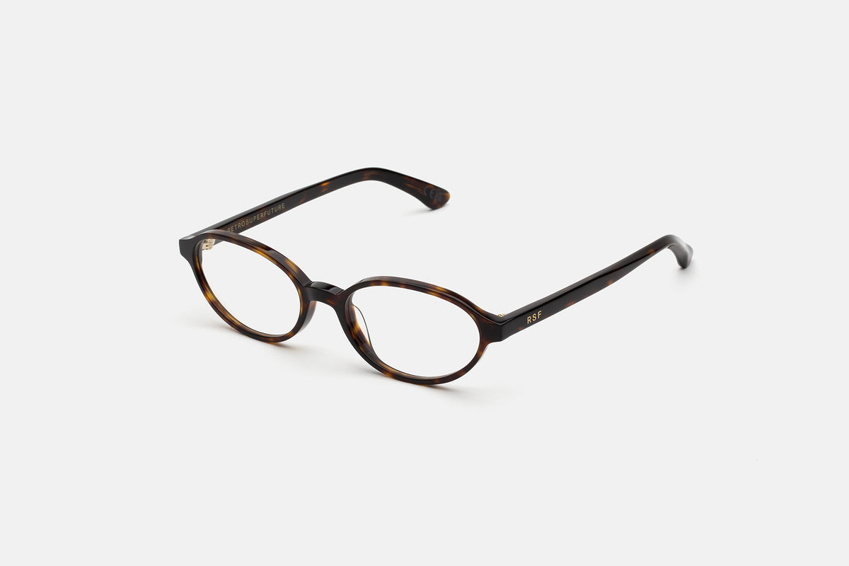 Numero 04 3627 - three-quarter view