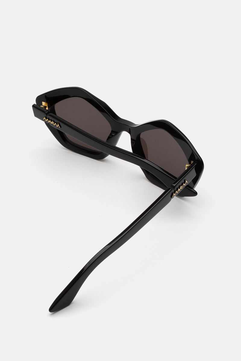 Eluvi Black