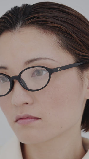 Numero 04 Black — video 1